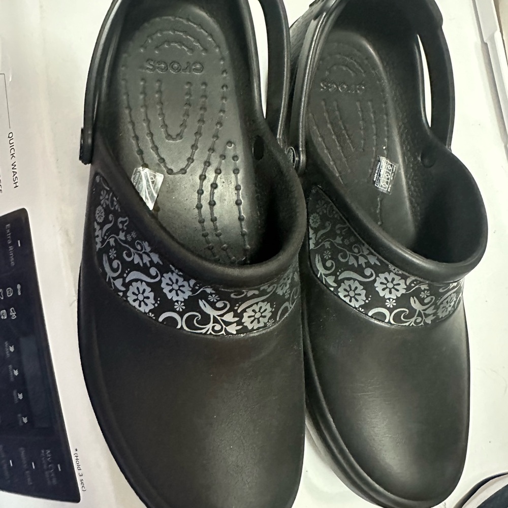 Women’s size 10 Crocs